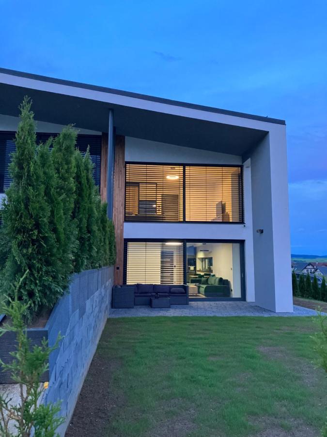 Luxury Apartments Maly Slavkov Eksteriør bilde