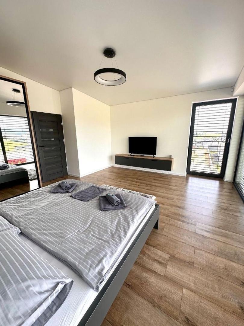 Luxury Apartments Maly Slavkov Eksteriør bilde