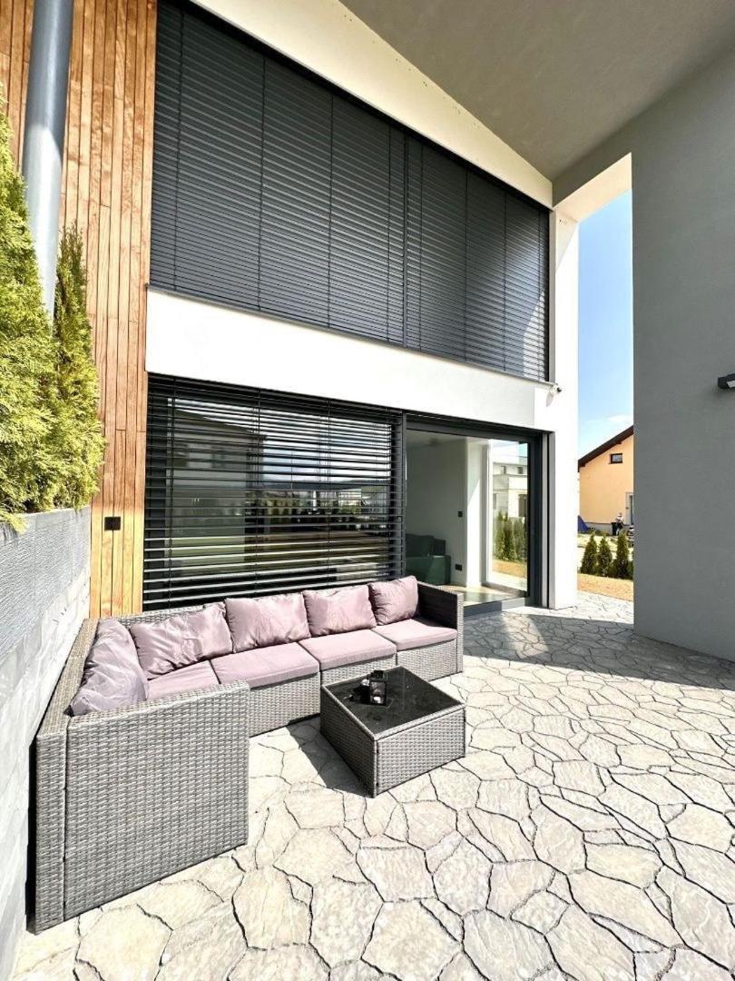 Luxury Apartments Maly Slavkov Eksteriør bilde